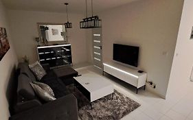 Luxury Apartmen By Airport